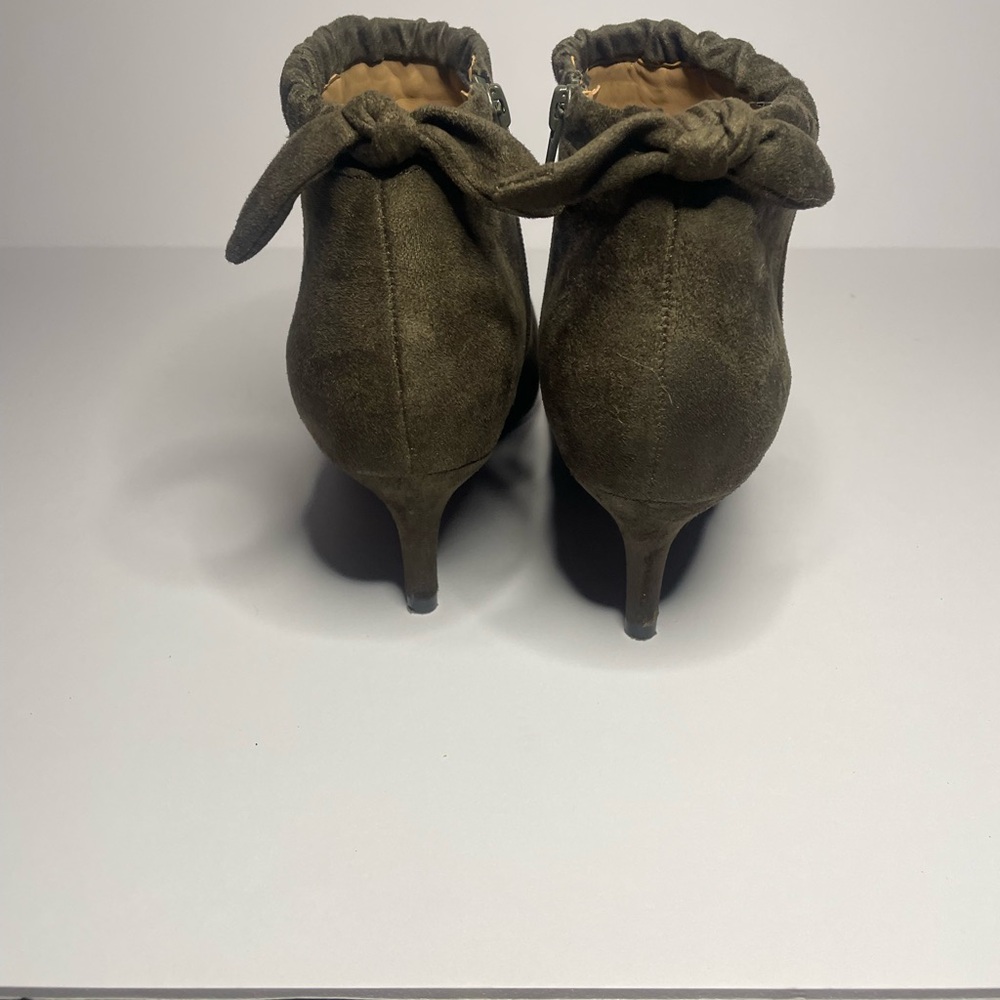 Aerosols Sacramento Bootie with bow — Dark Olive Green Sz 9.5 M